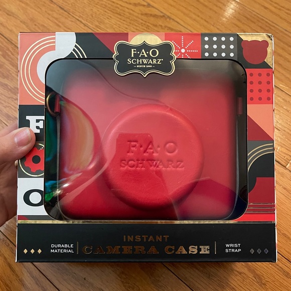 Includes Wrist Strap FAO Schwarz 1003435 Instant Camera Case in Red Synthetic Leather with Zipper Closure Custom Fit Instant Camera Includes Wrist Strap FAO Schwarz 1003435 Instant Camera Case in Red Synthetic Leather with Zipper Closure Custom Fit Instant Camera